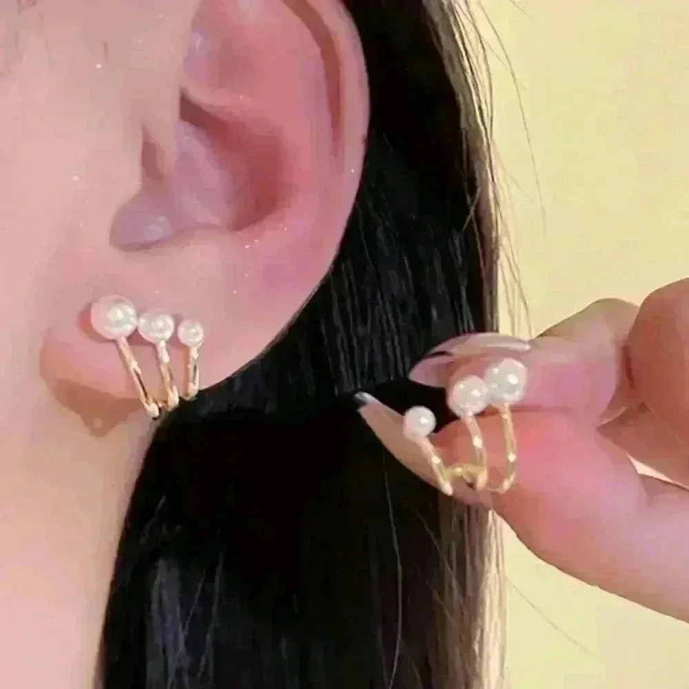 Simple Claw Design Stud Earrings